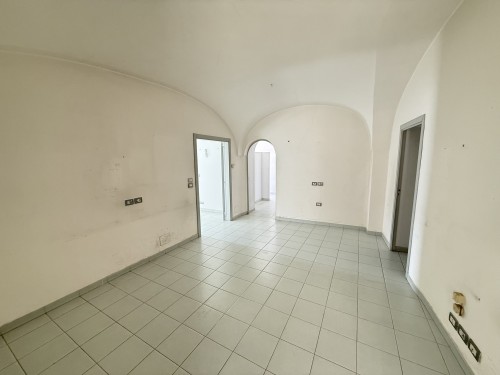 P  R  E  Z  Z  O       R  I  B  A  S  S  A  T  O  -  Centrale e Visibile Locale con 5 Ingressi